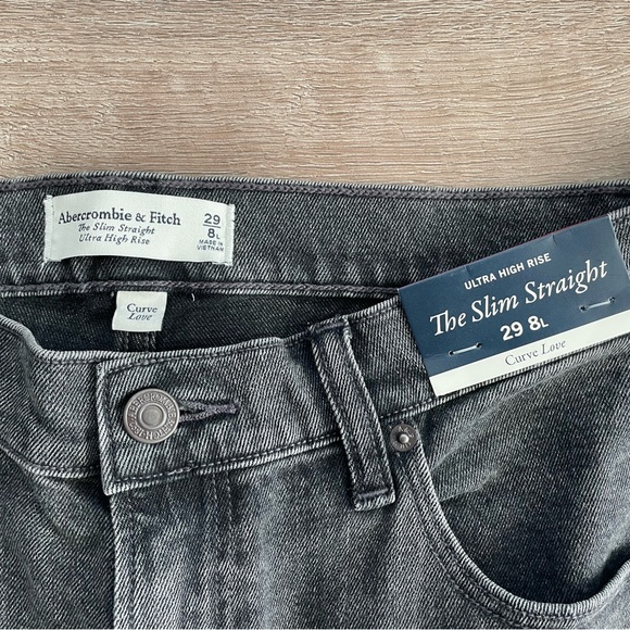 Abercrombie & Fitch women’s Curve Love ultra high rise The Slim Straight Jeans - Picture 2 of 6